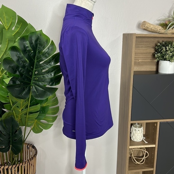 Nike • pro drifit half zip long sleeve with thumbholes - Picture 3 of 9